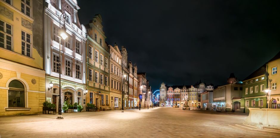 Titov trg in Pretorska palača ob mraku